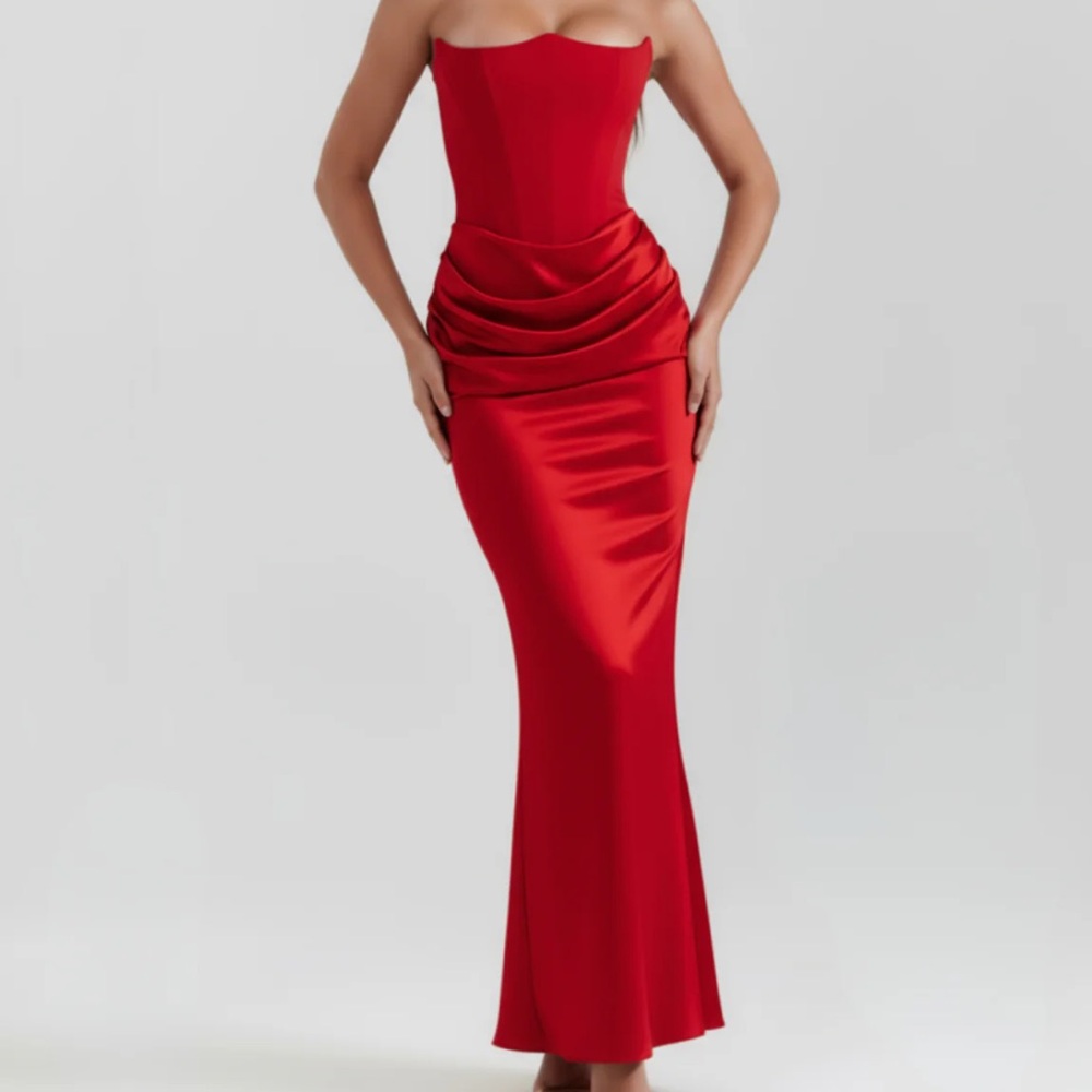 Elegant Red Strapless Evening Gown